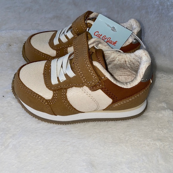 Cat and Jack Shoes 5 - Picture 3 of 4